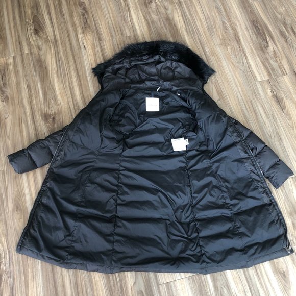 Moncler Long Coat Fur Trim Belted Black and Free Silk Face Mask - Picture 13 of 14